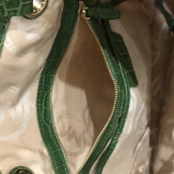 Michael Kors Med-Large Spring Bag 🌴 - Picture 7 of 8